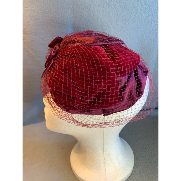 Ladies Red Velvet and Satin Hat with Netting Union Made Vintage - Picture 2 of 9